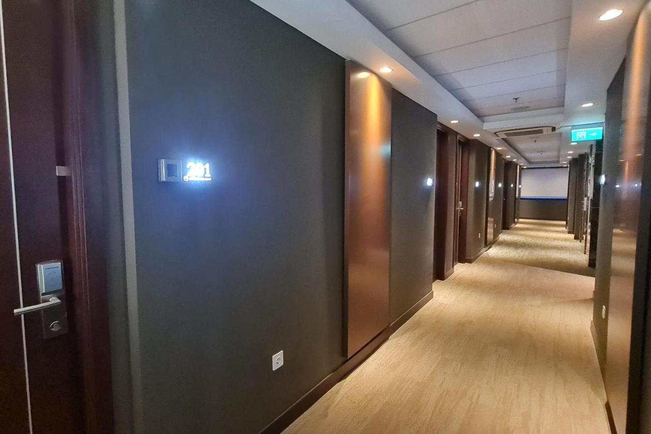 Fox Lite Grogol Jakarta Exterior photo